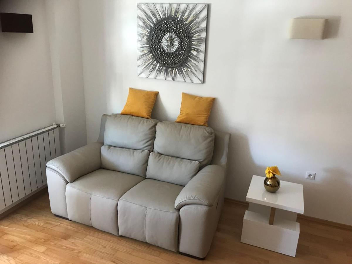 Apartment Angela With Private Garage Slot Pula Exterior foto